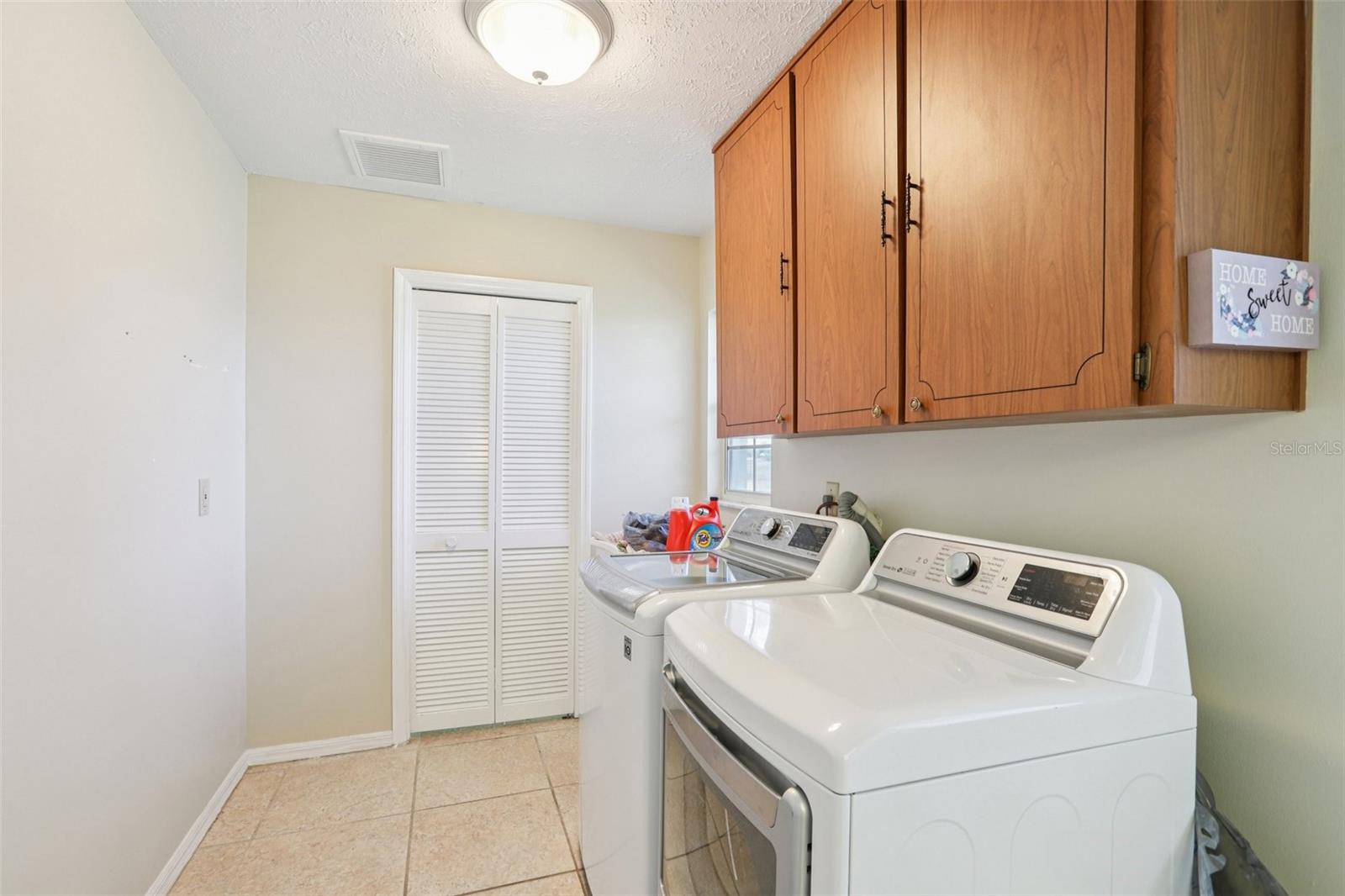 Image 38 of 61 For 407 Stoneham Drive