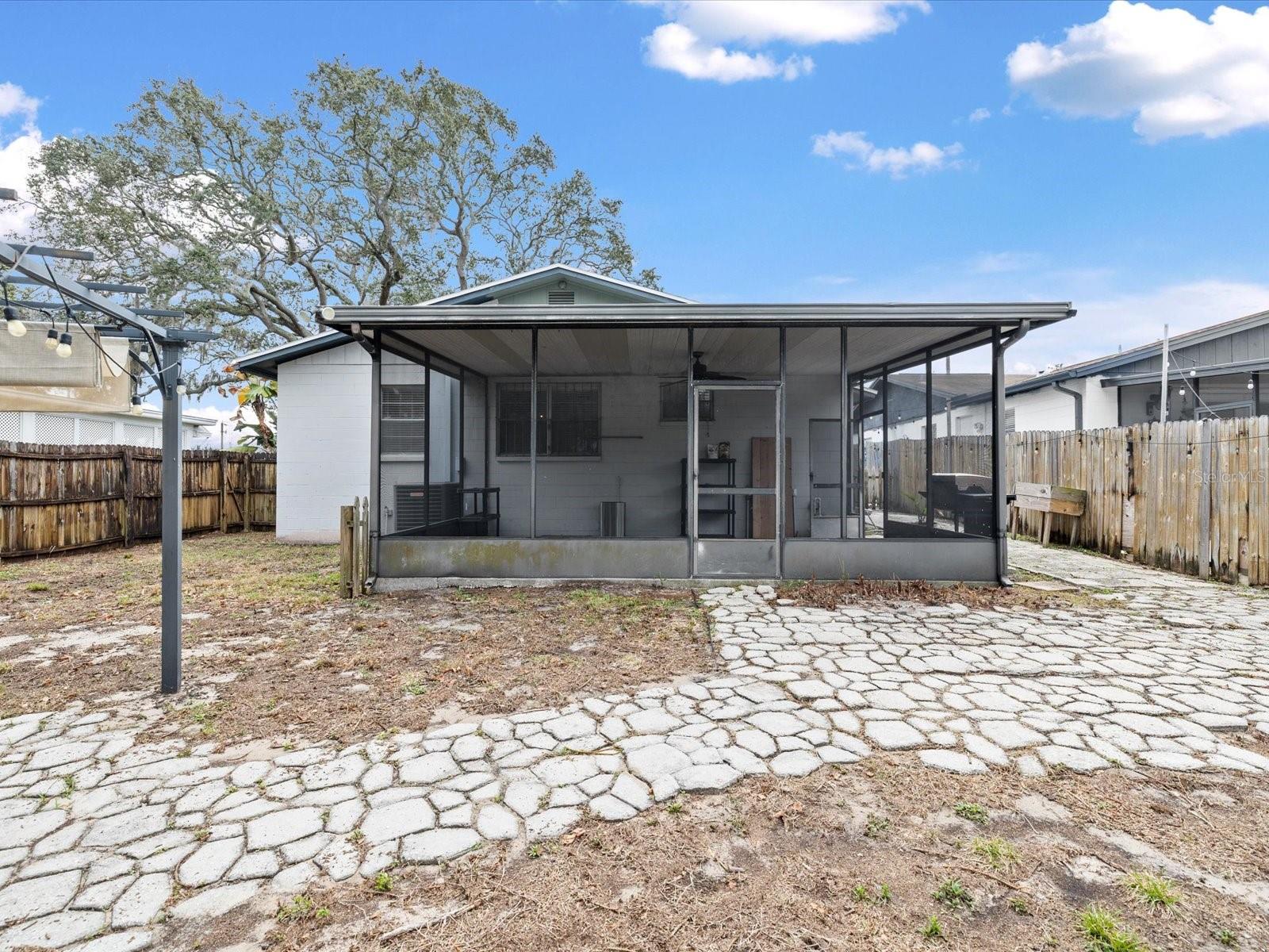 Image 27 of 40 For 2113 Perio Street