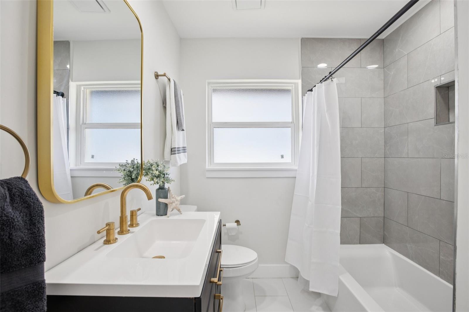 Image 20 of 44 For 1739 Bayou Grande Boulevard Ne