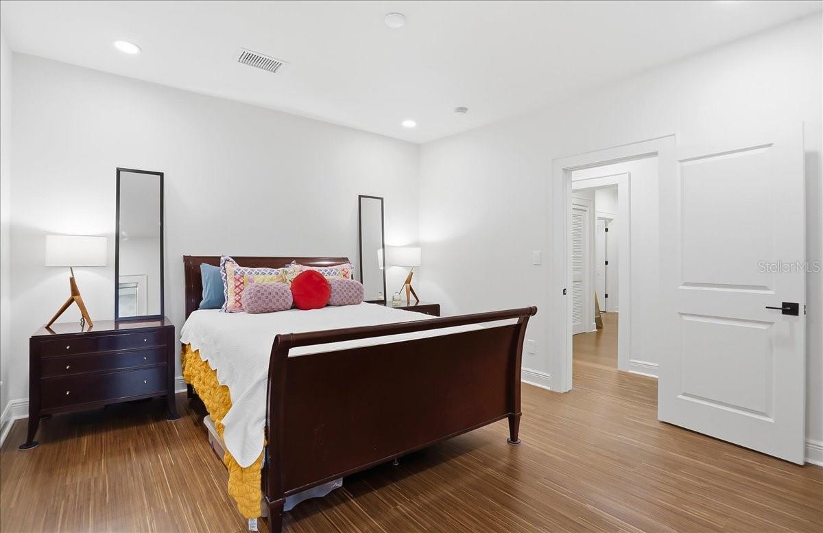 Image 17 of 44 For 2313 Bristol Avenue