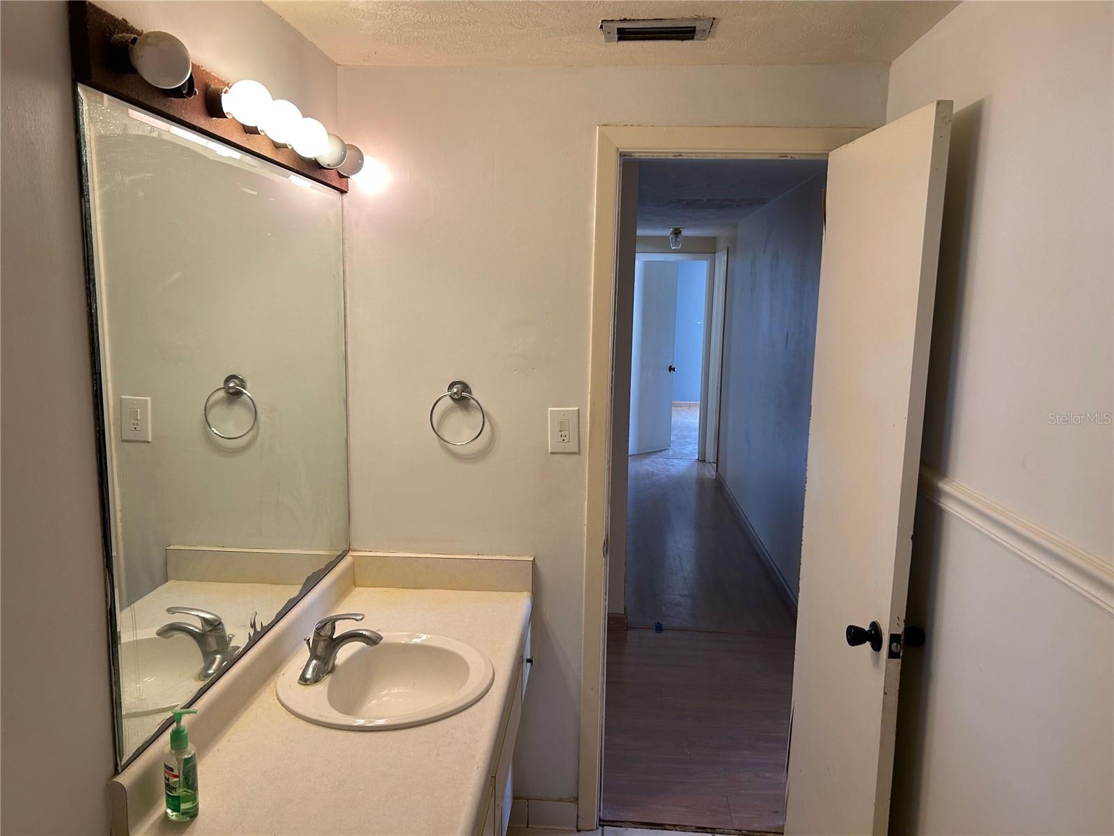 Image 12 of 46 For 1815 Lowry Avenue