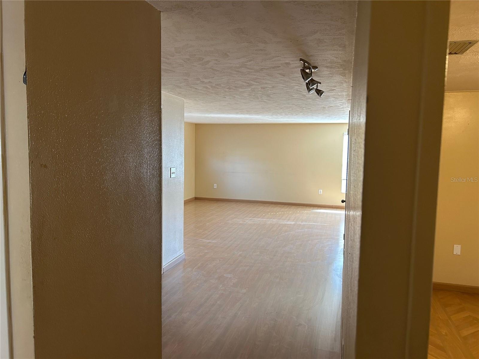 Image 15 of 46 For 1815 Lowry Avenue