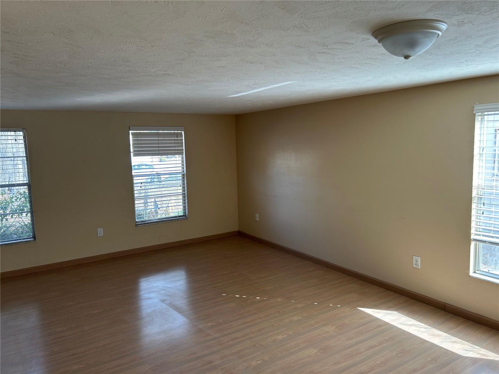 Image 37 of 46 For 1815 Lowry Avenue