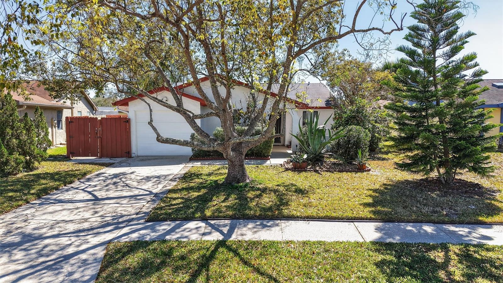 Details for 215 Lake Charles Court, OLDSMAR, FL 34677