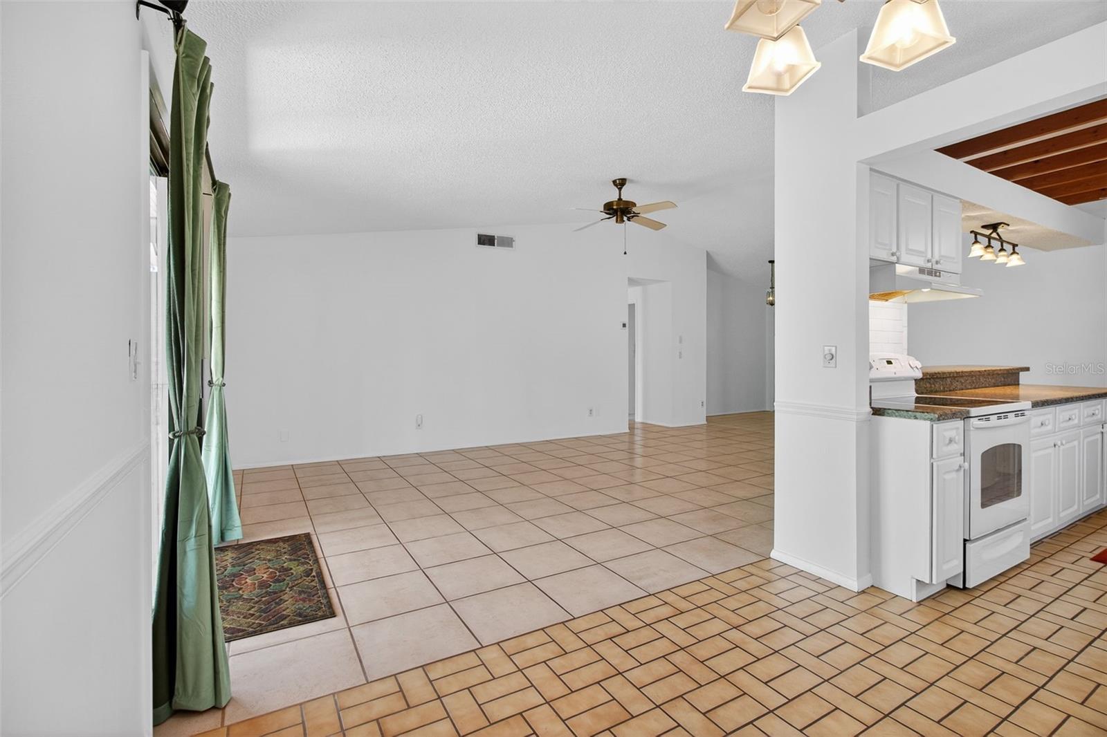 Listing photo id 10 for 215 Lake Charles Court