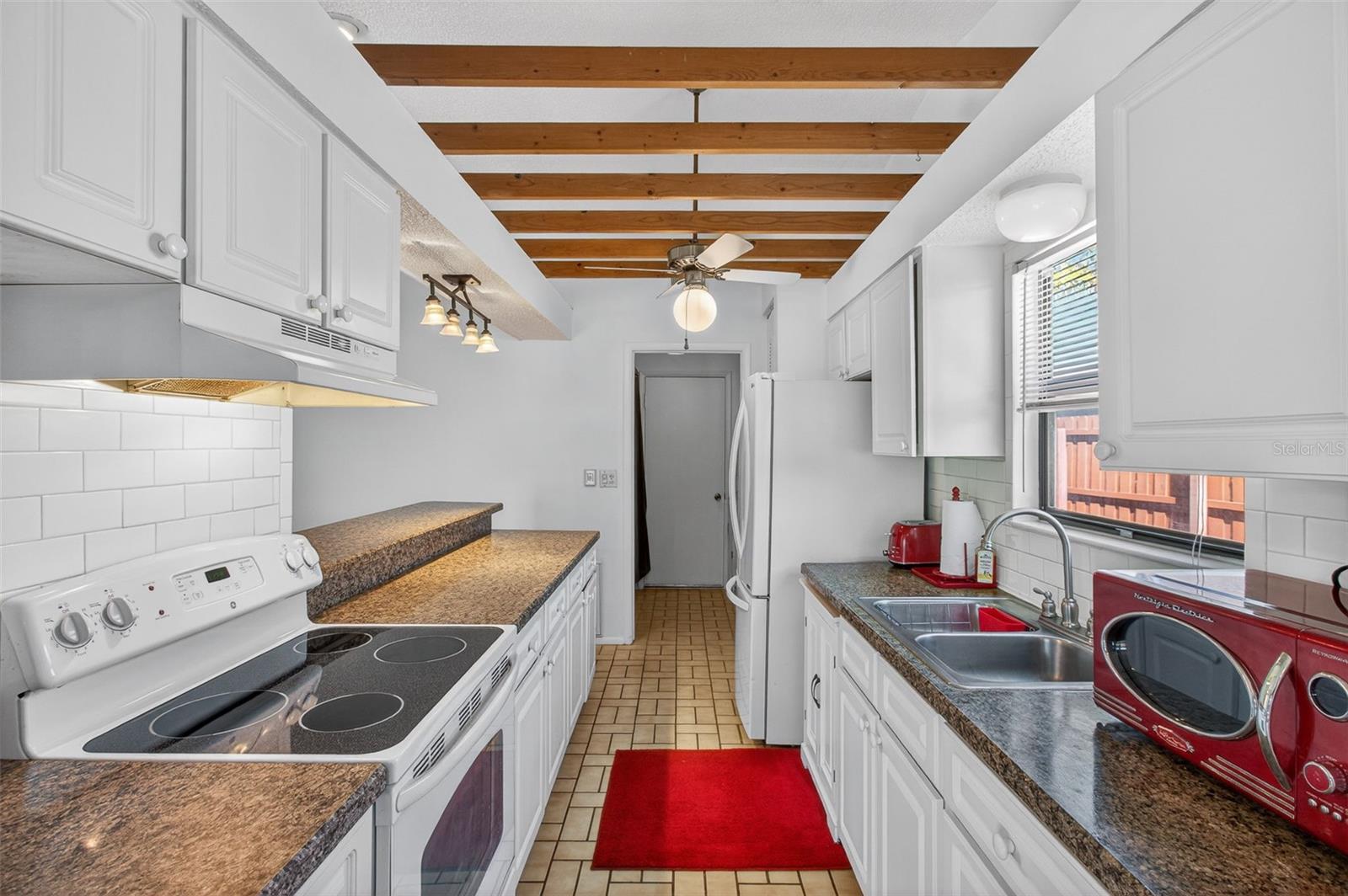 Listing photo id 12 for 215 Lake Charles Court