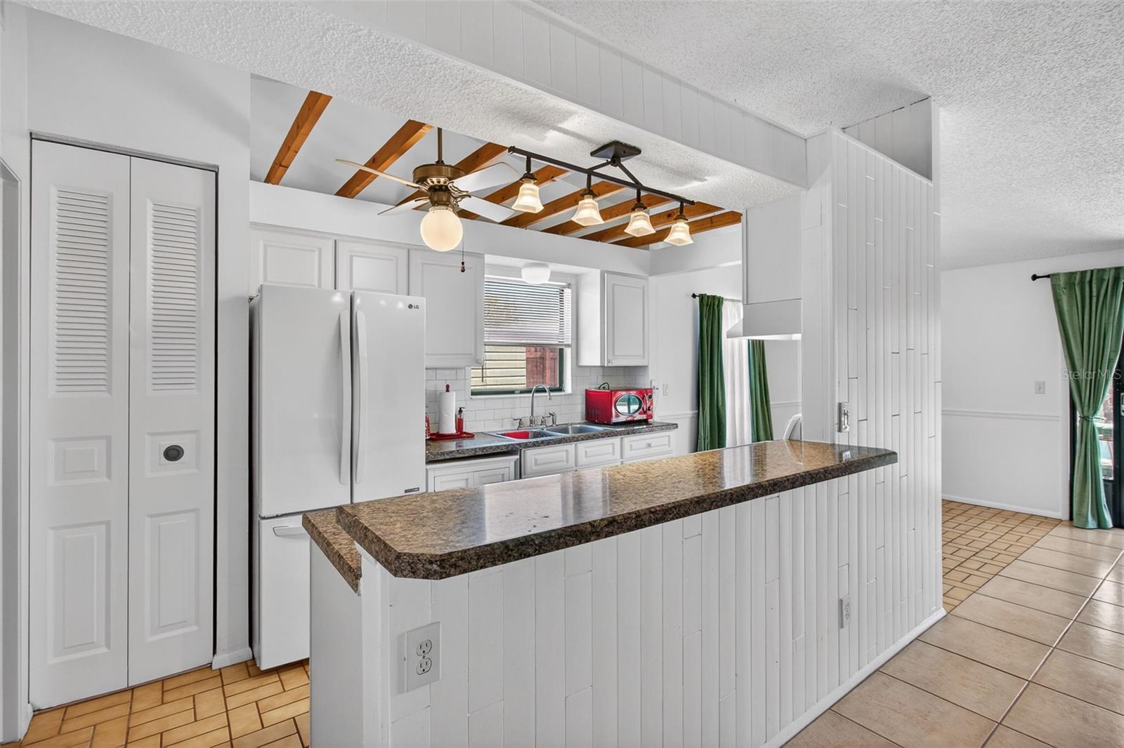 Listing photo id 14 for 215 Lake Charles Court