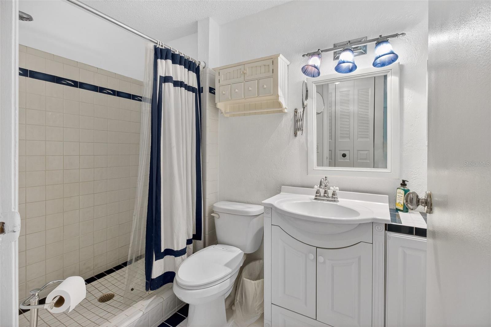 Listing photo id 19 for 215 Lake Charles Court