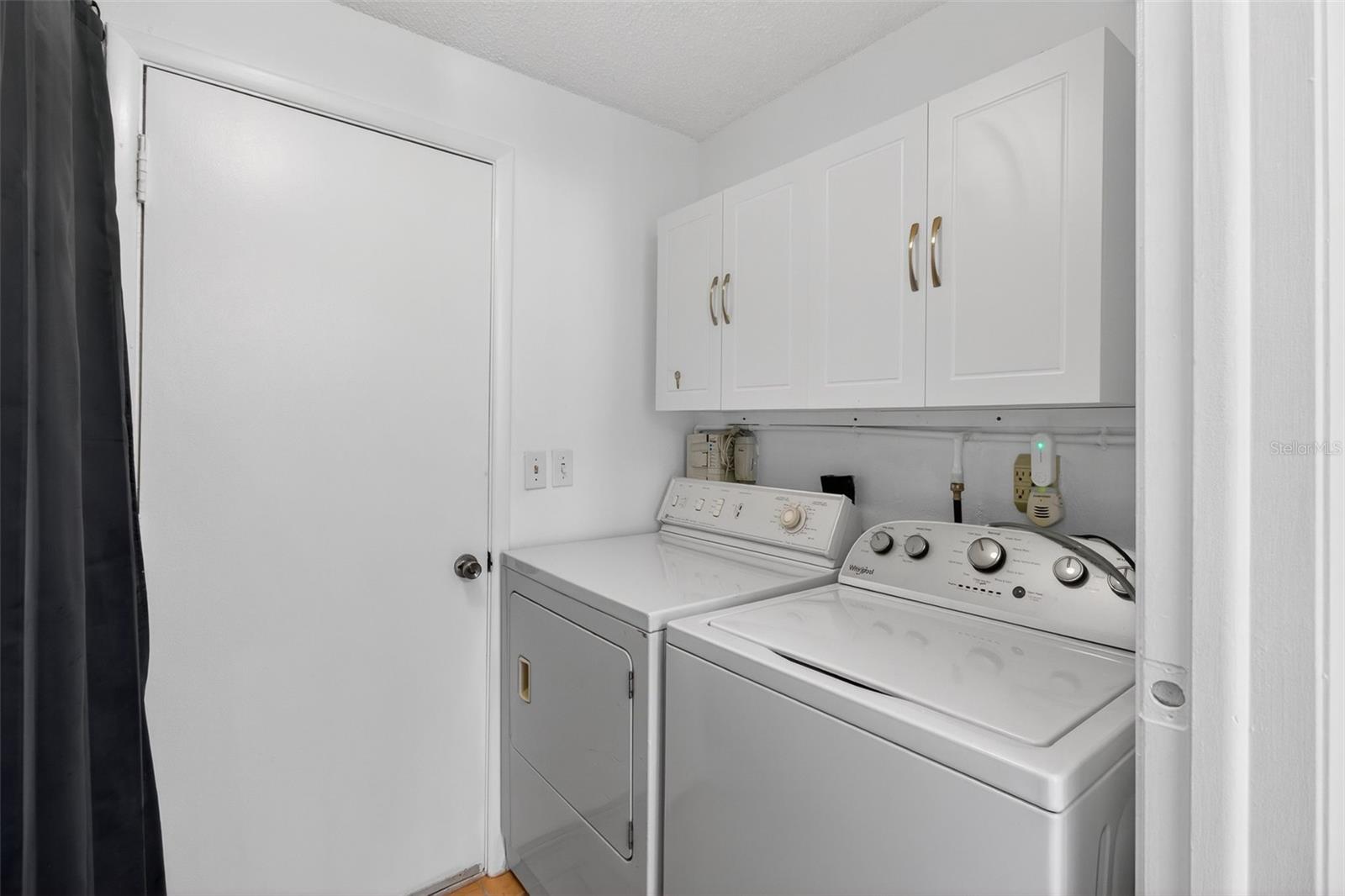 Listing photo id 25 for 215 Lake Charles Court