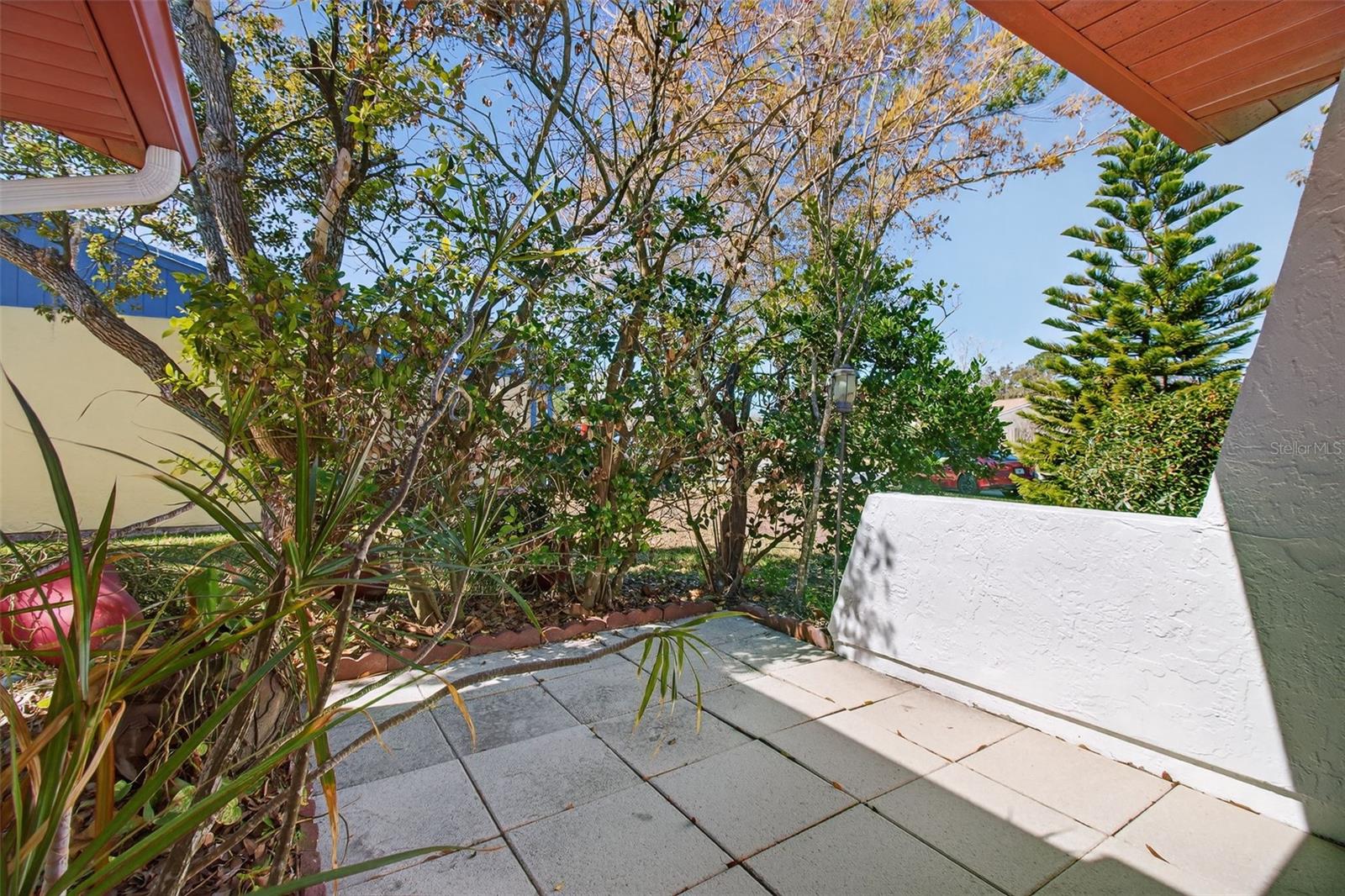 Listing photo id 2 for 215 Lake Charles Court