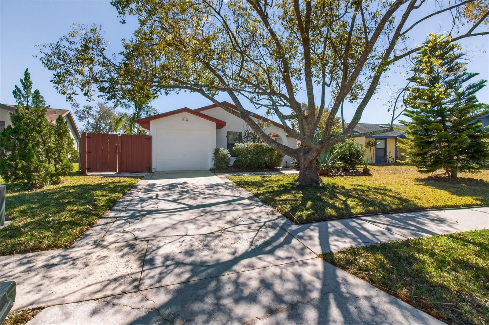 Listing photo id 46 for 215 Lake Charles Court