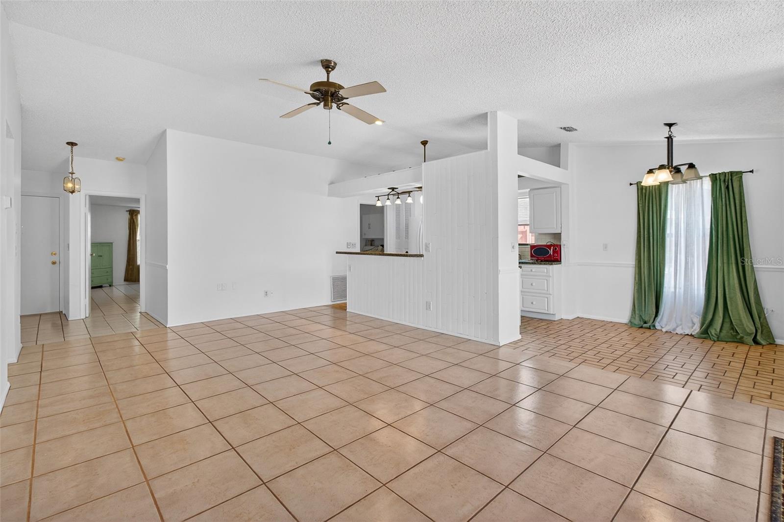 Listing photo id 6 for 215 Lake Charles Court
