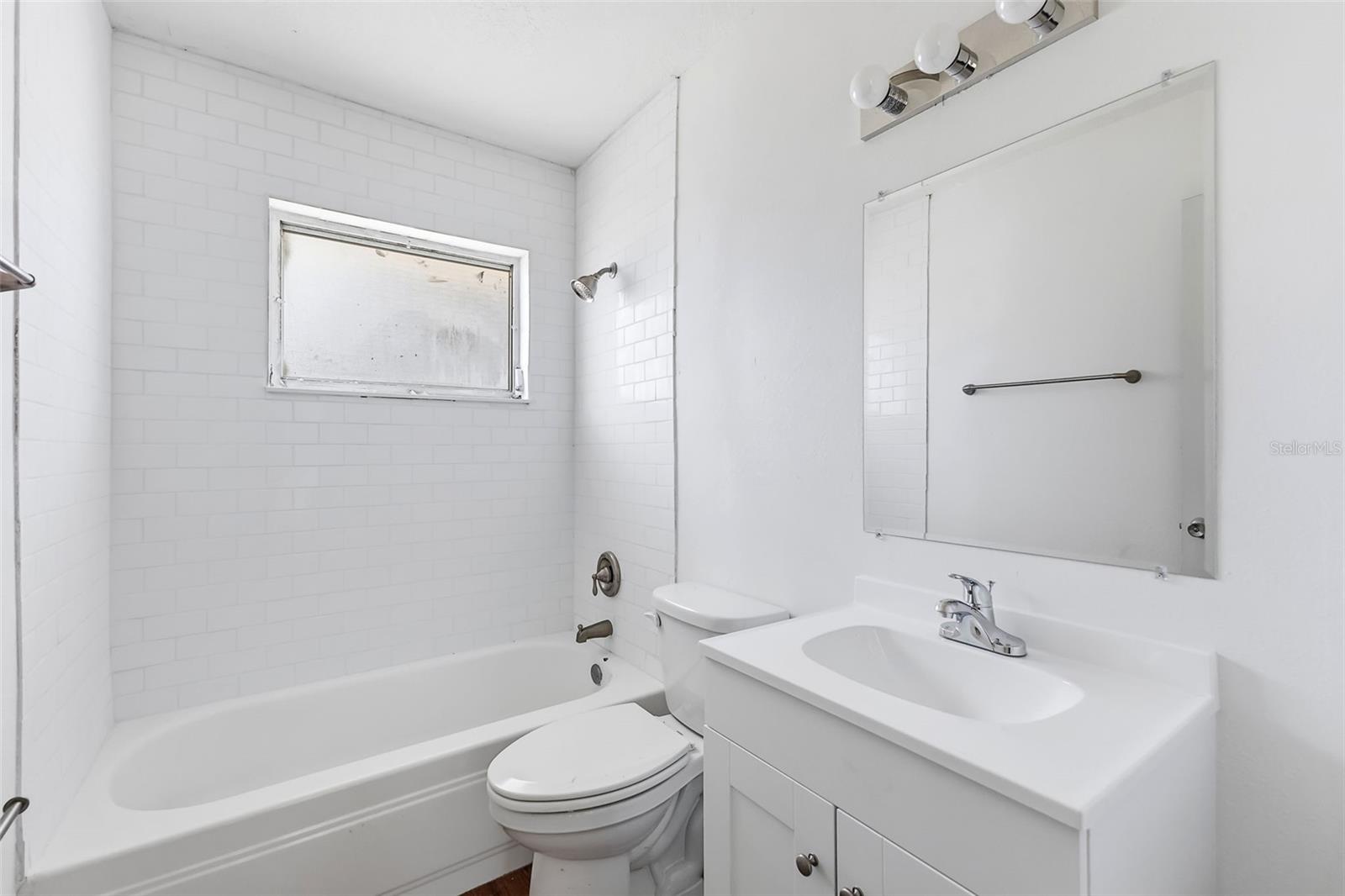 Image 17 of 25 For 34814 & 34816 Evergreen Way