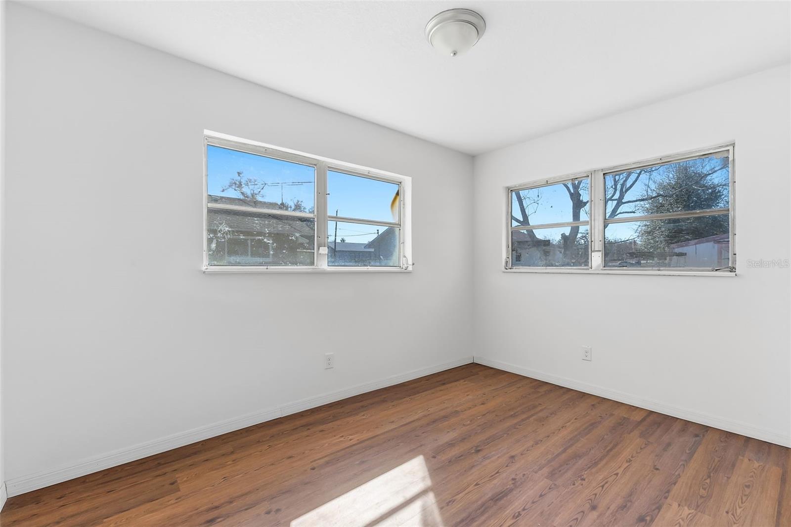 Image 18 of 25 For 34814 & 34816 Evergreen Way