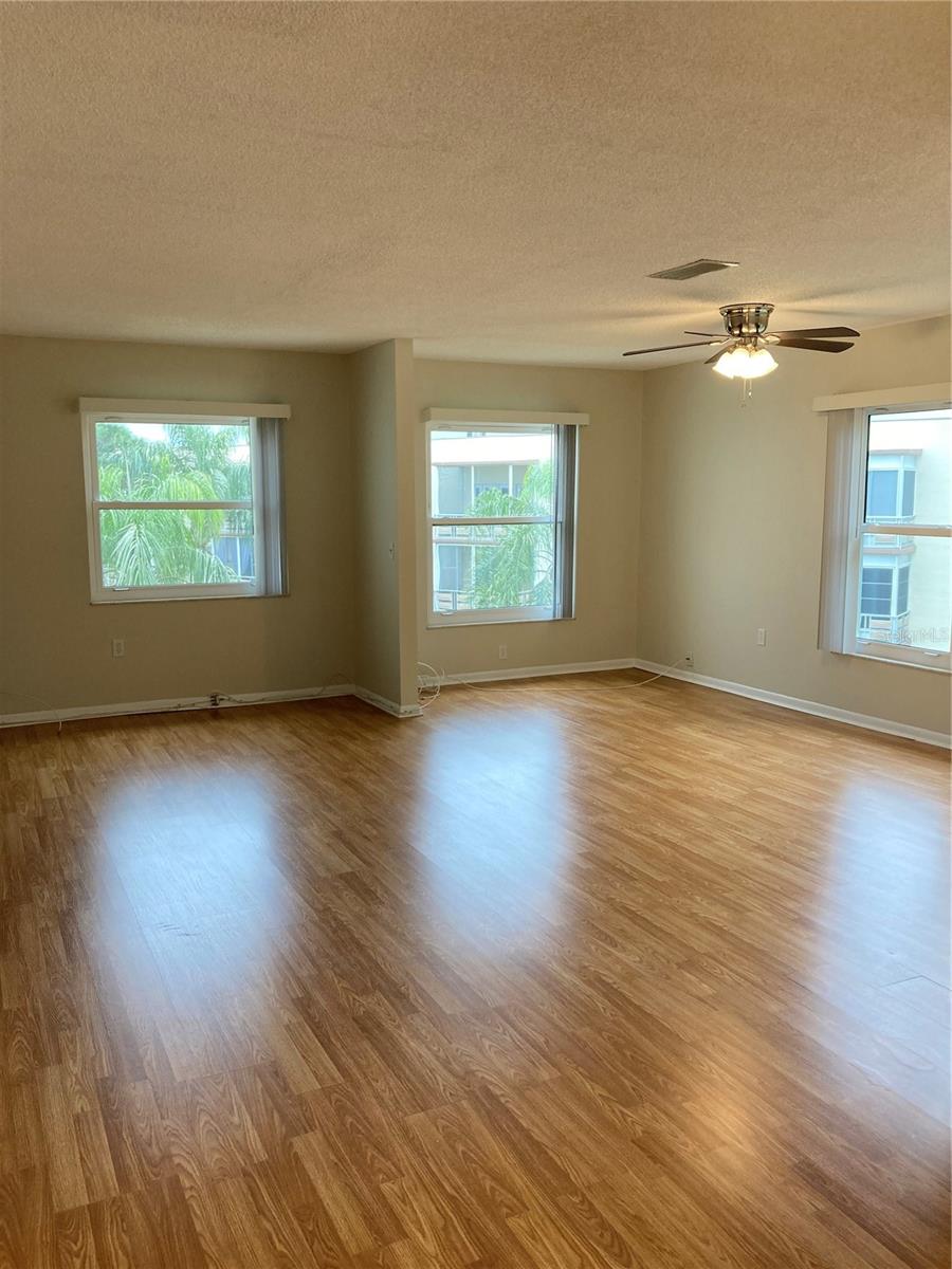 Image 11 of 42 For 5725 80th Street N 408