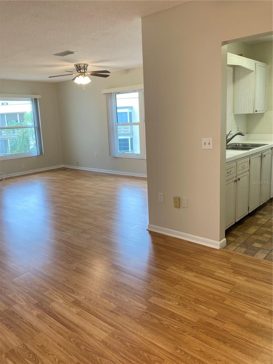 Image 16 of 42 For 5725 80th Street N 408