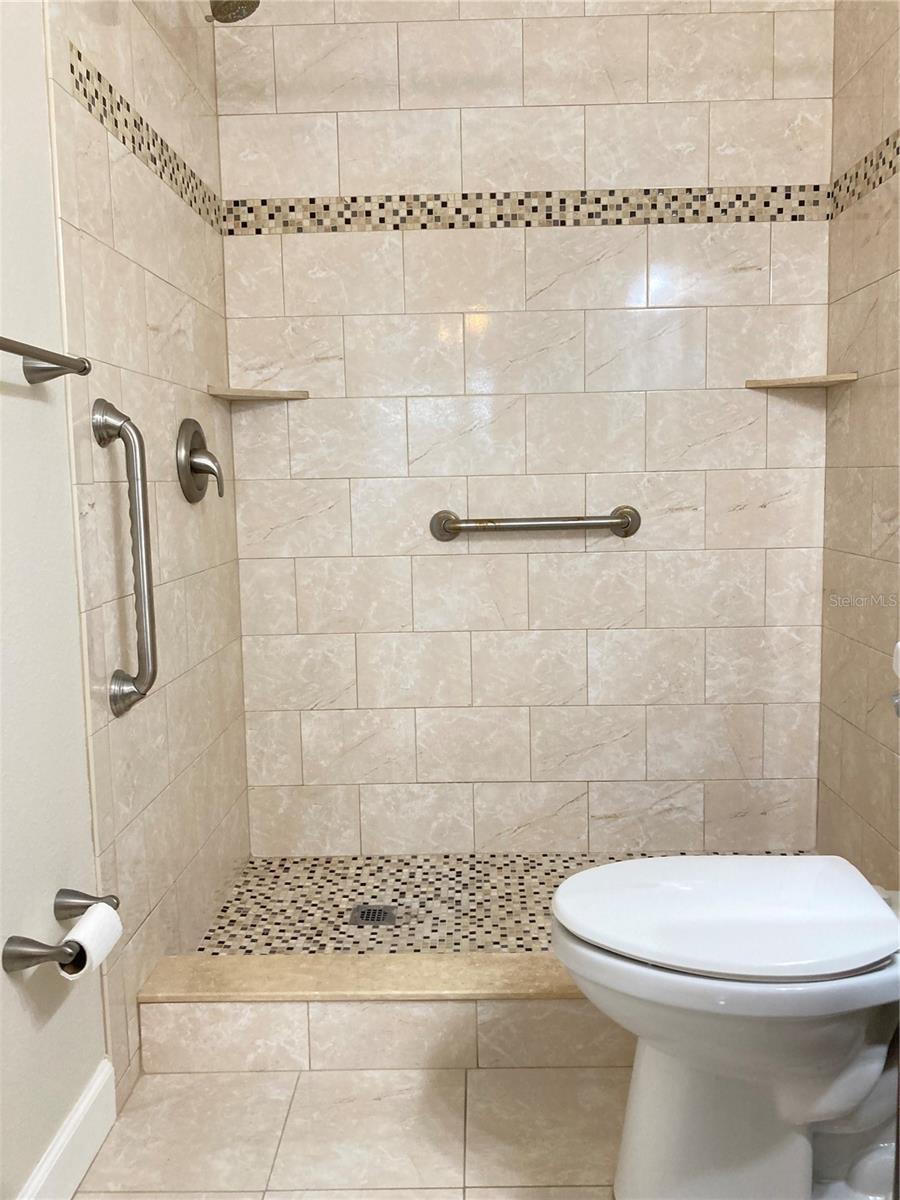 Image 23 of 42 For 5725 80th Street N 408