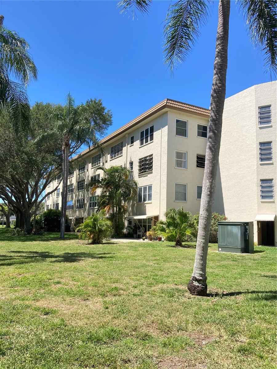 Image 25 of 42 For 5725 80th Street N 408