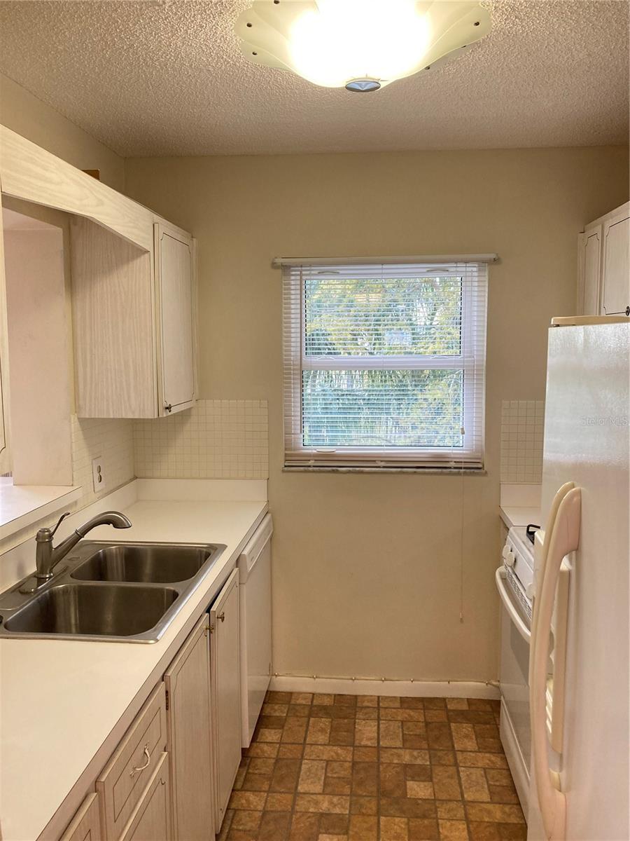 Image 7 of 42 For 5725 80th Street N 408