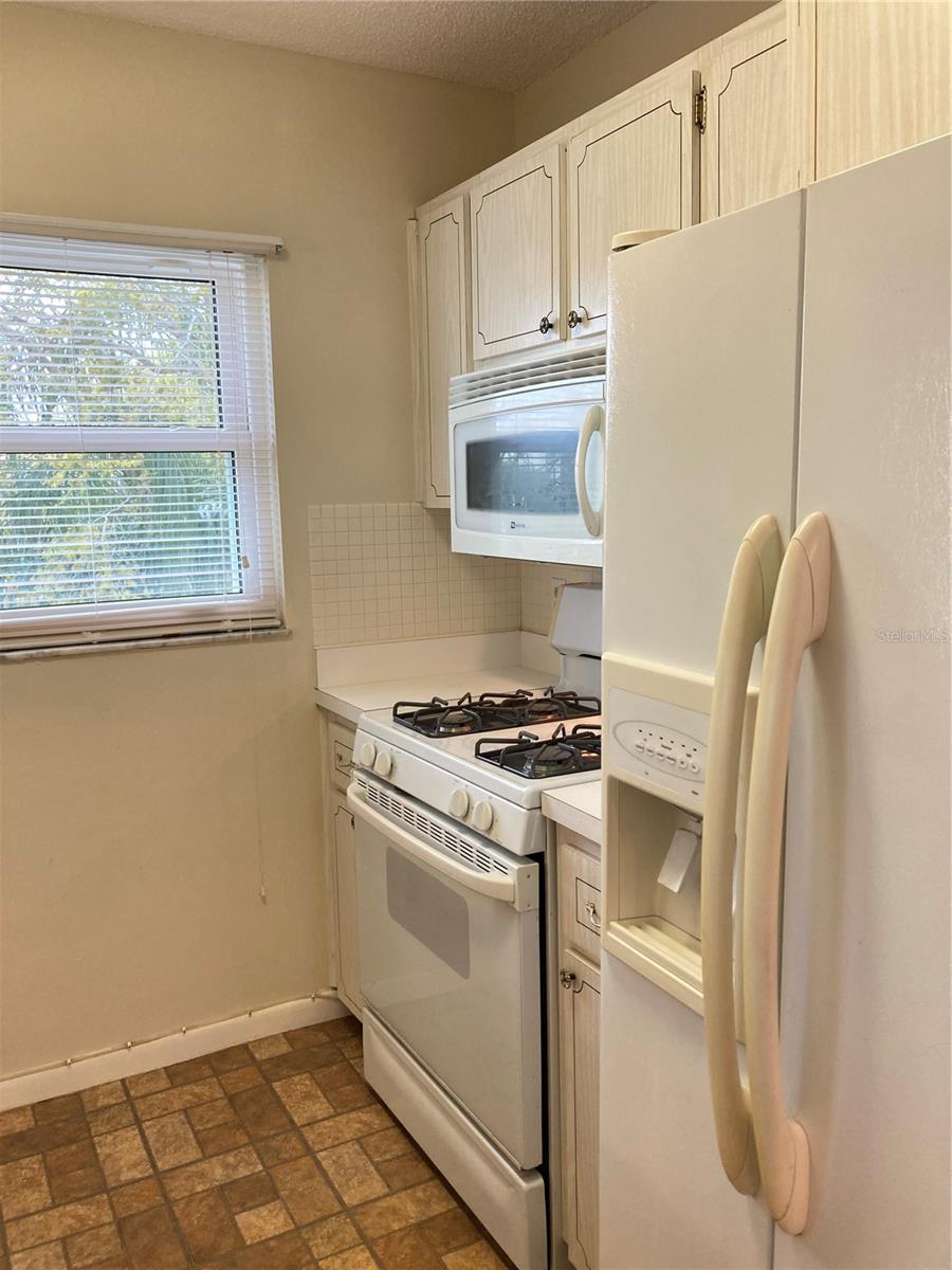 Image 9 of 42 For 5725 80th Street N 408