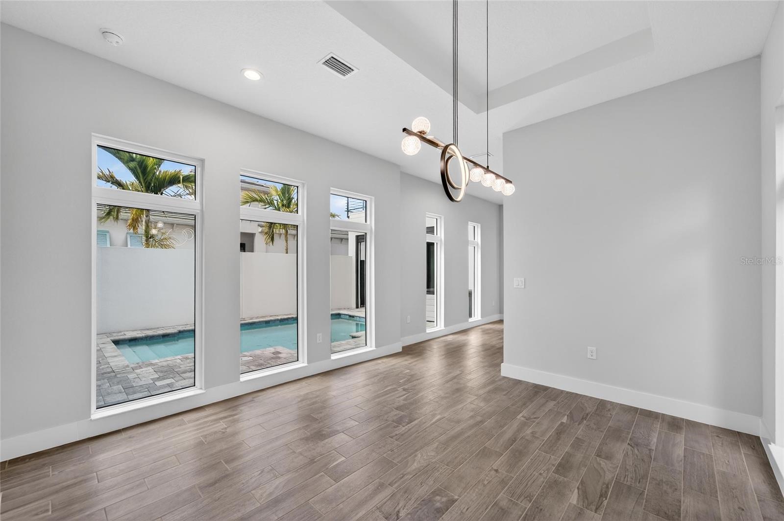 Listing photo id 13 for 5917 Cat Claw Lane