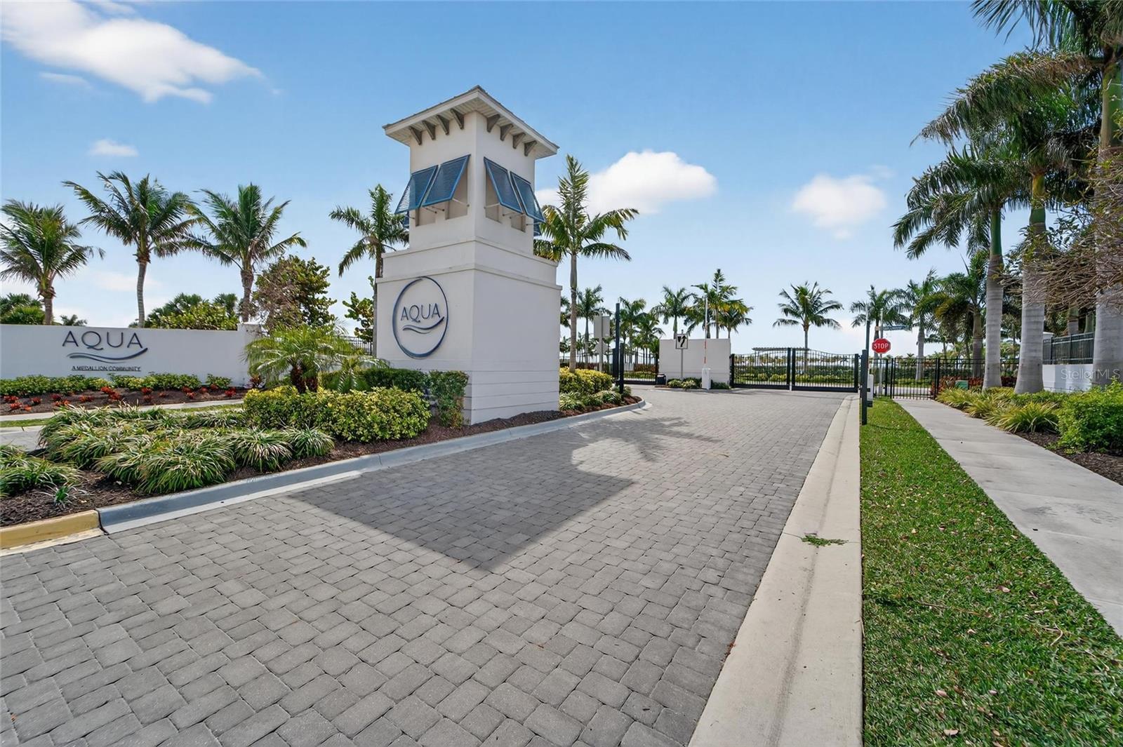 Listing photo id 2 for 5917 Cat Claw Lane