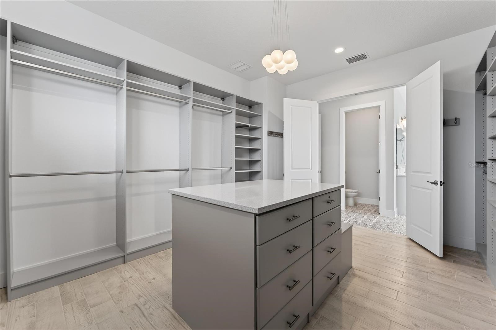 Listing photo id 70 for 5917 Cat Claw Lane