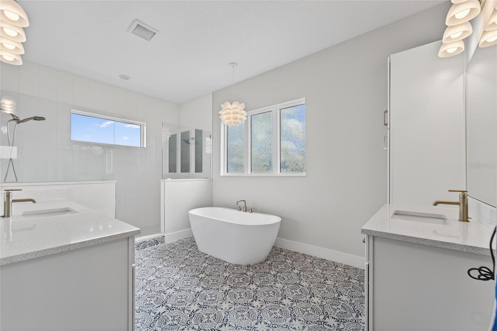 Listing photo id 71 for 5917 Cat Claw Lane