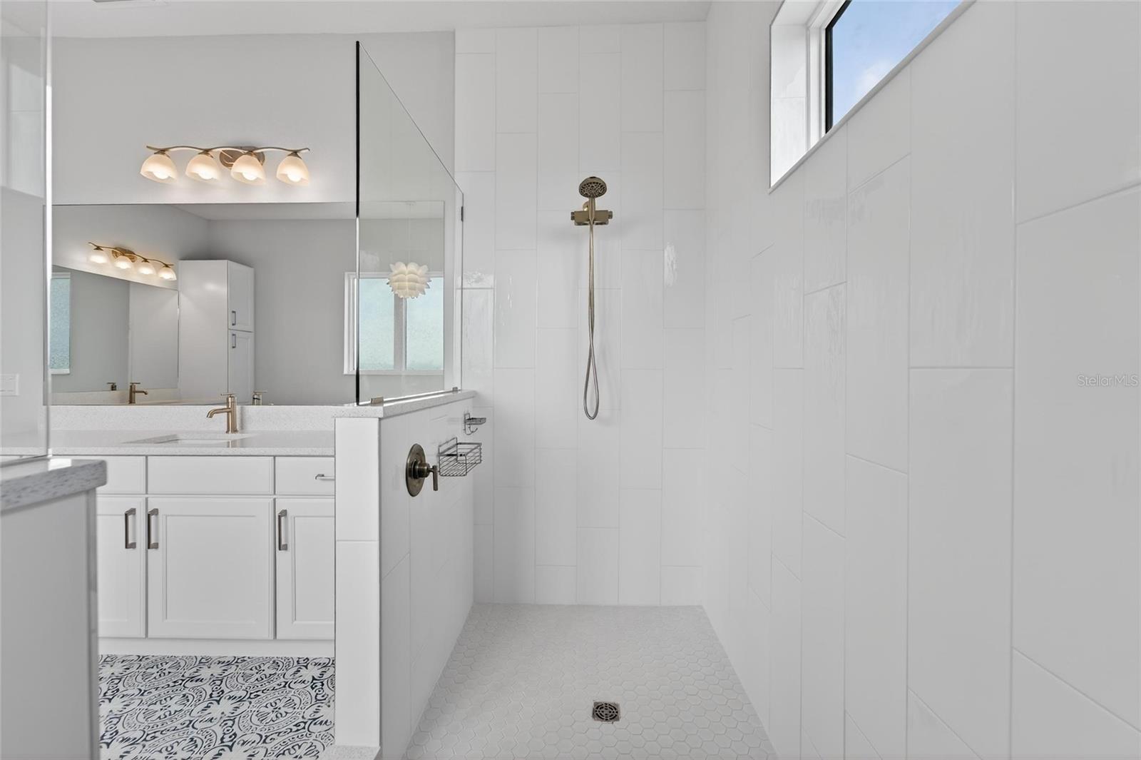 Listing photo id 78 for 5917 Cat Claw Lane