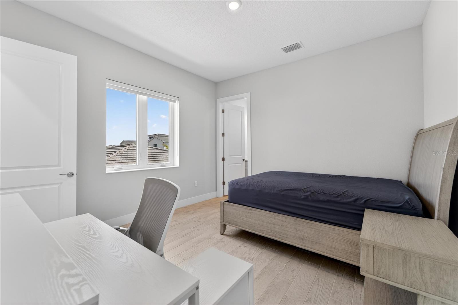 Listing photo id 79 for 5917 Cat Claw Lane