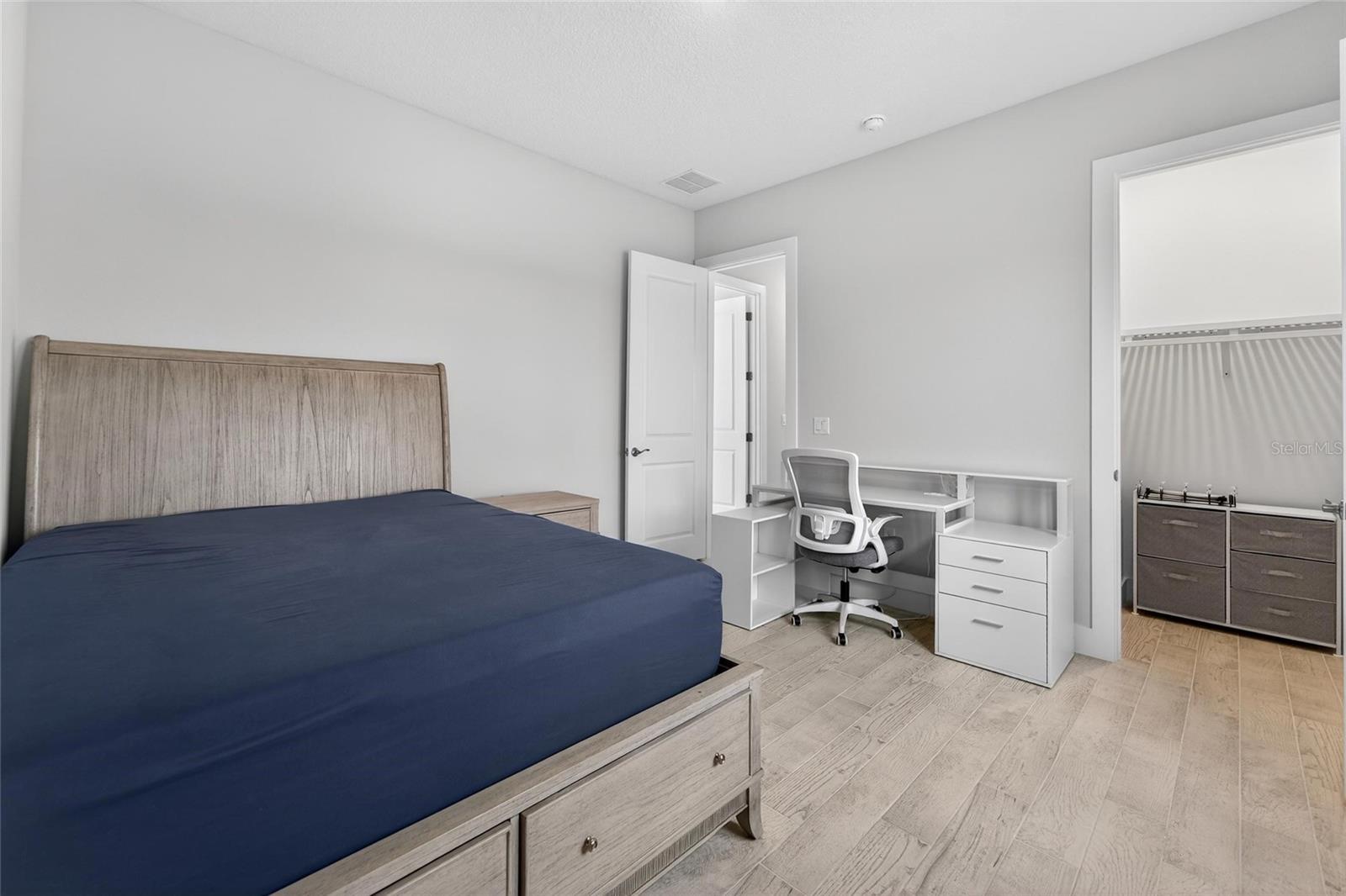 Listing photo id 81 for 5917 Cat Claw Lane