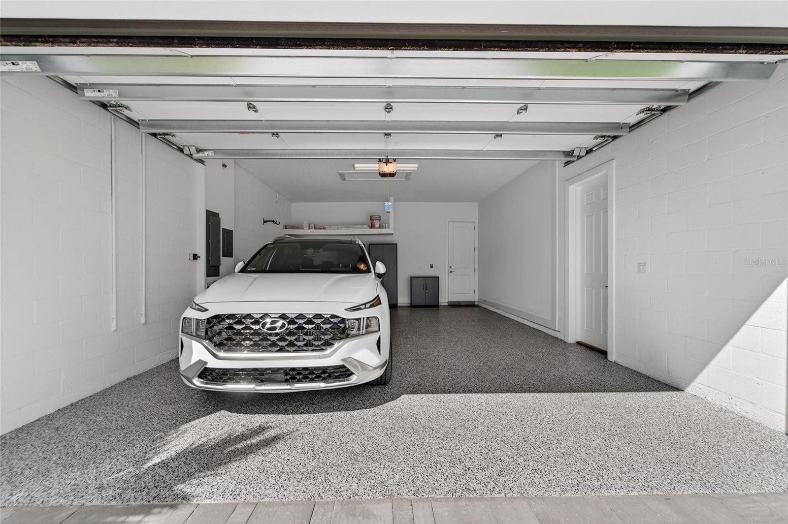 Listing photo id 87 for 5917 Cat Claw Lane