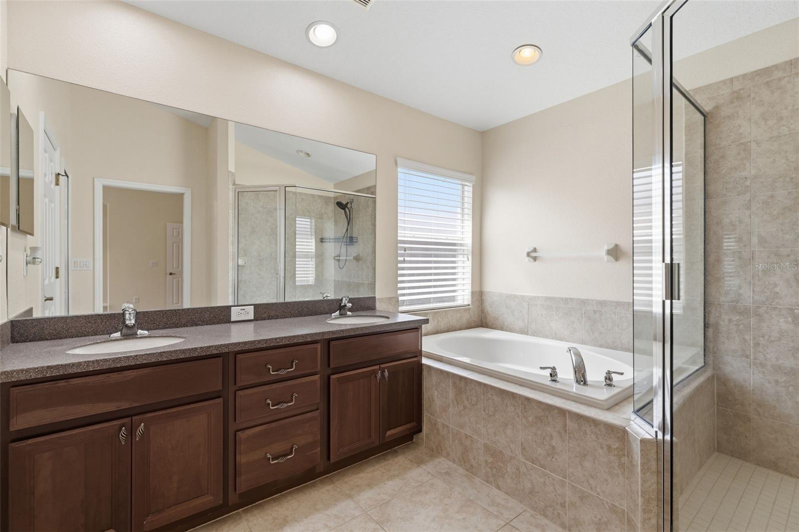 Image 28 of 64 For 11144 Oyster Bay Circle