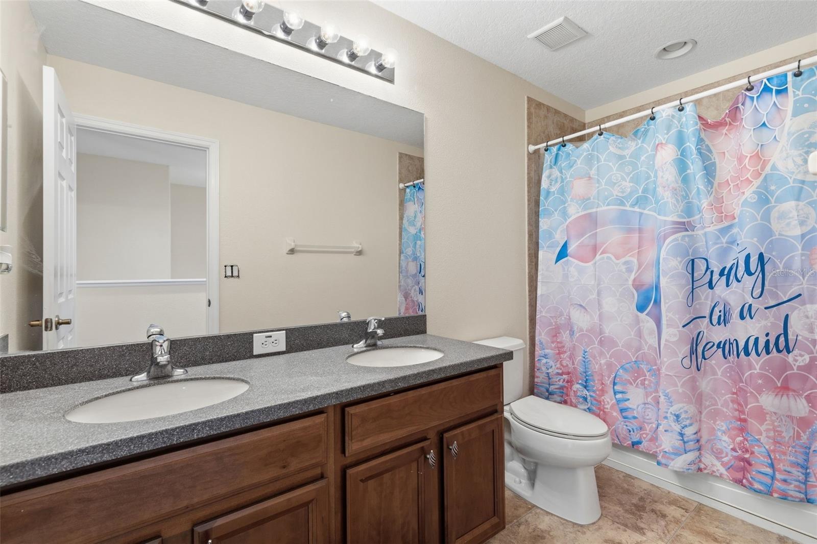 Image 32 of 64 For 11144 Oyster Bay Circle