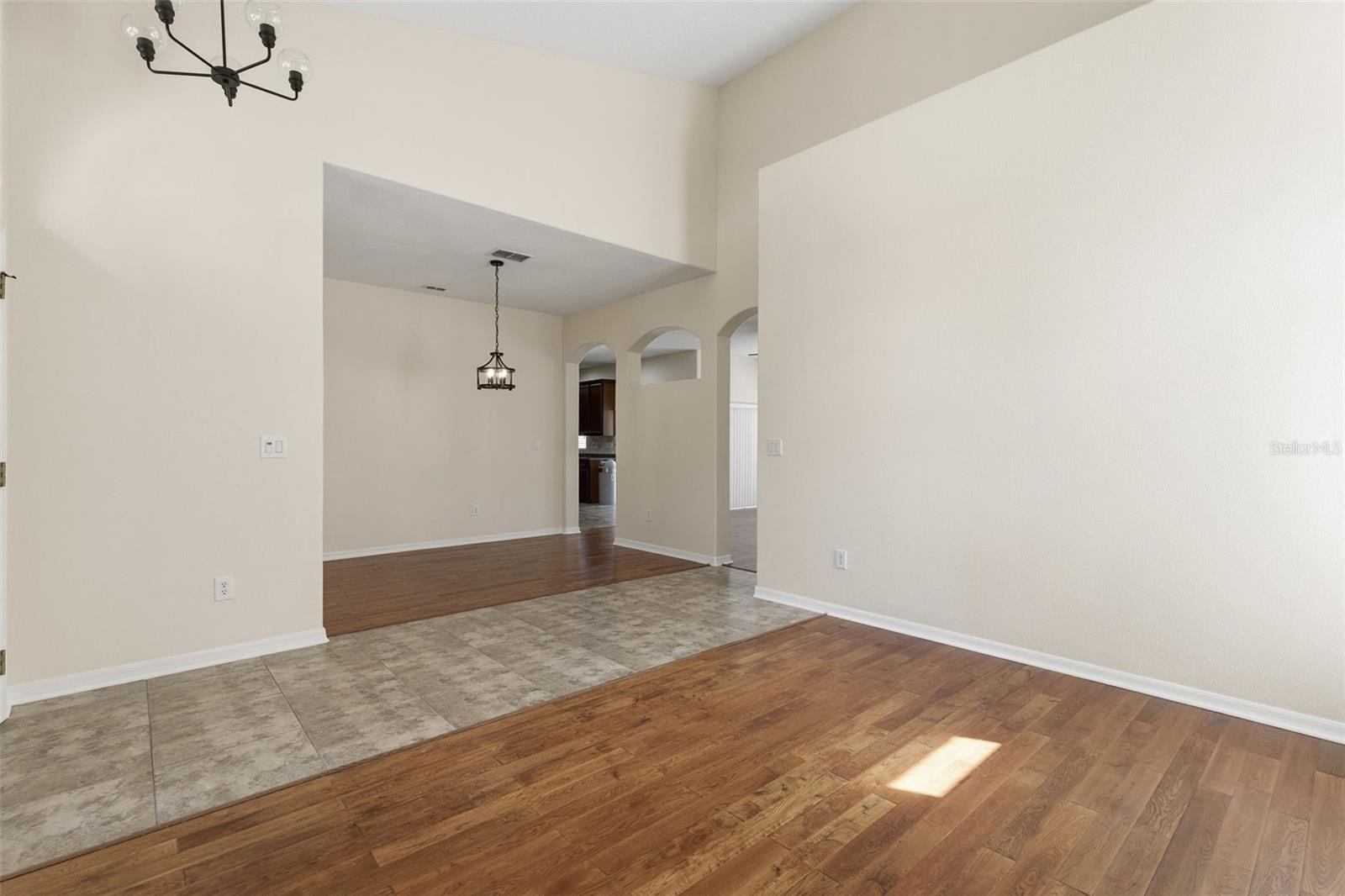 Image 4 of 64 For 11144 Oyster Bay Circle