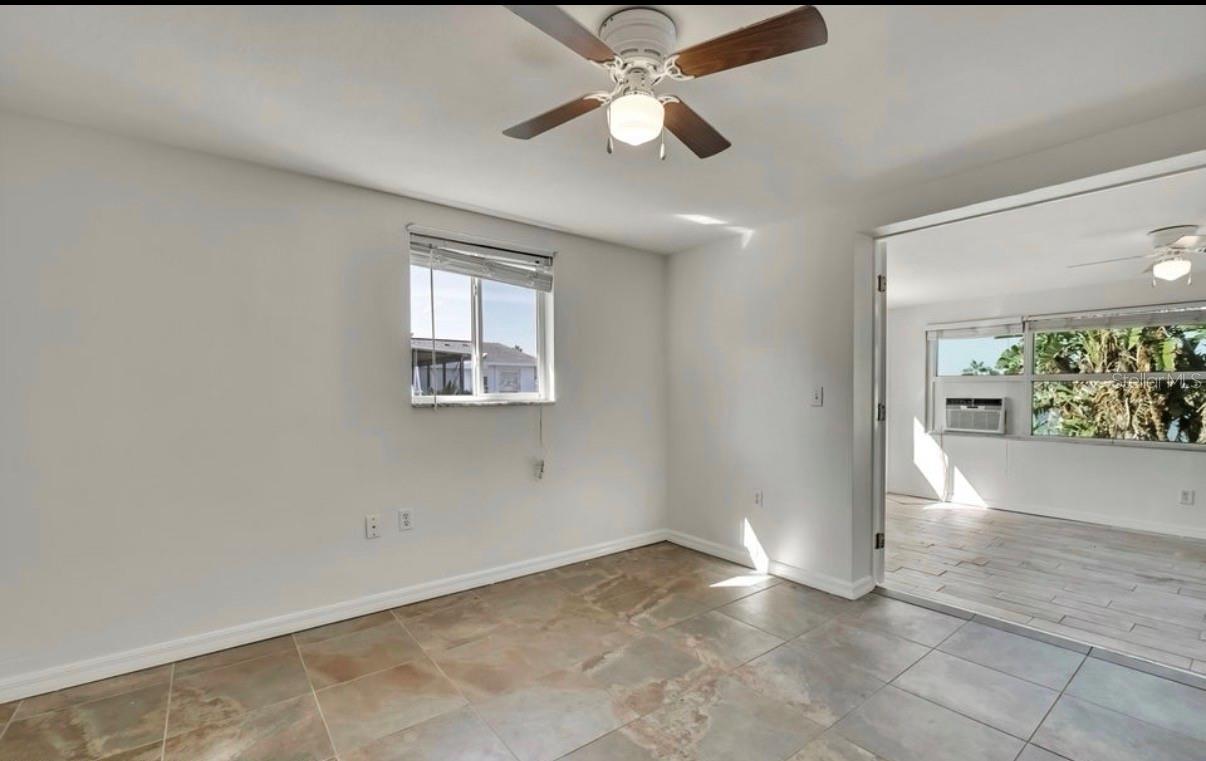 Image 18 of 41 For 12527 1st Isle