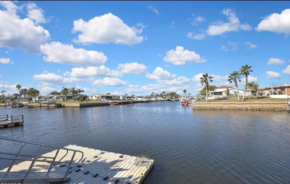 Image 3 of 41 For 12527 1st Isle