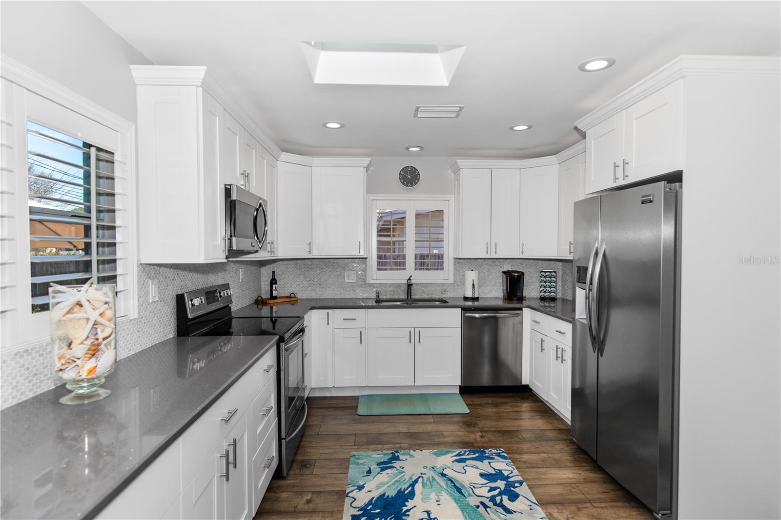 Image 17 of 36 For 6343 19th Avenue N