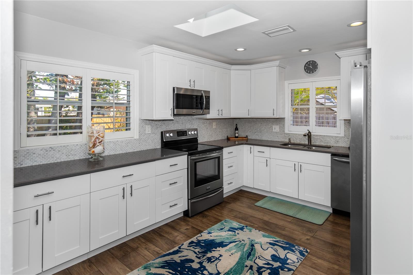 Image 18 of 36 For 6343 19th Avenue N