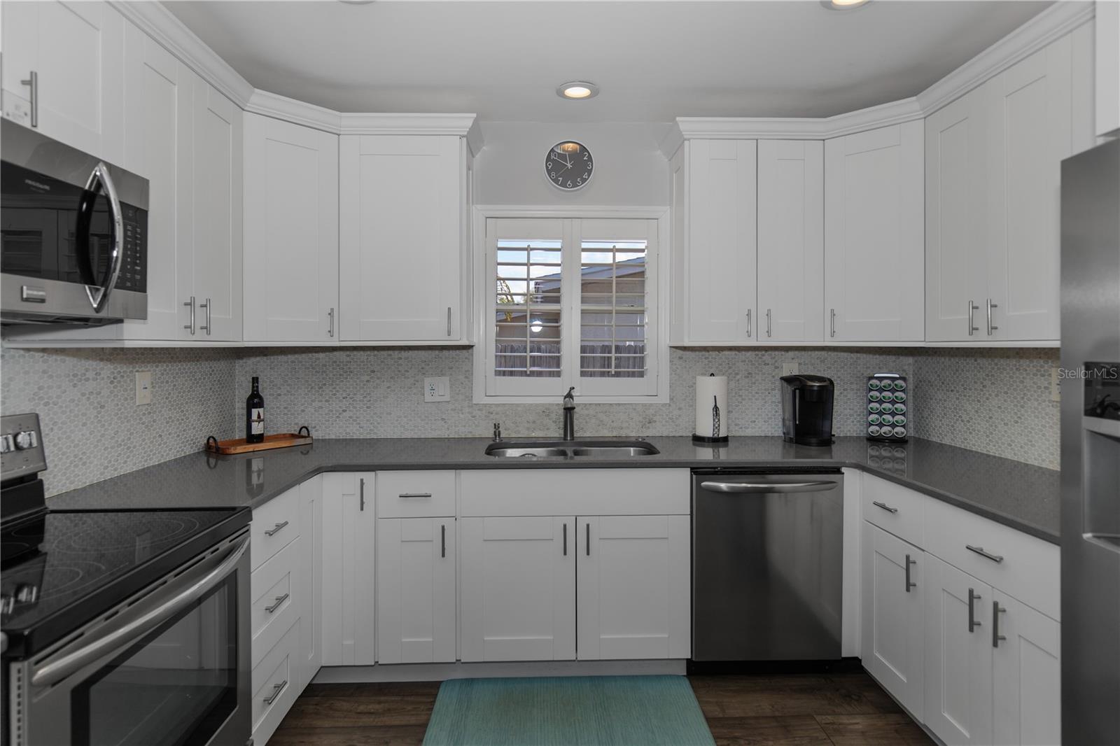 Image 19 of 36 For 6343 19th Avenue N