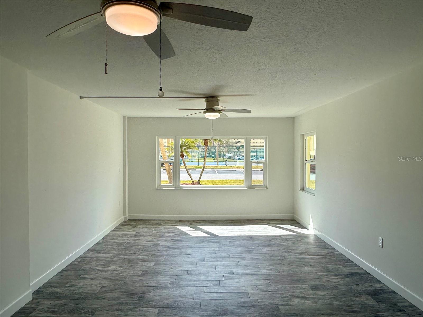 Image 12 of 35 For 4650 Cove Circle 108