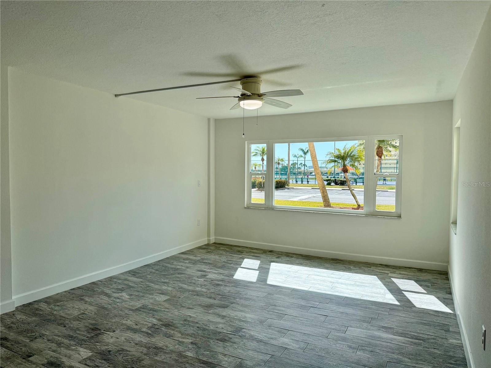 Image 13 of 35 For 4650 Cove Circle 108