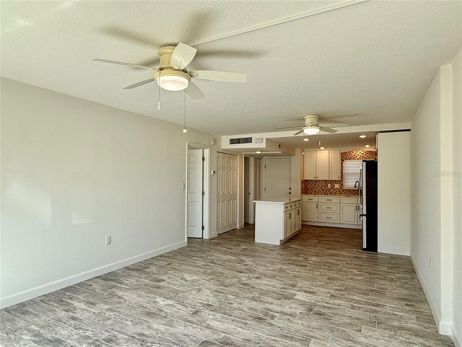 Image 15 of 35 For 4650 Cove Circle 108