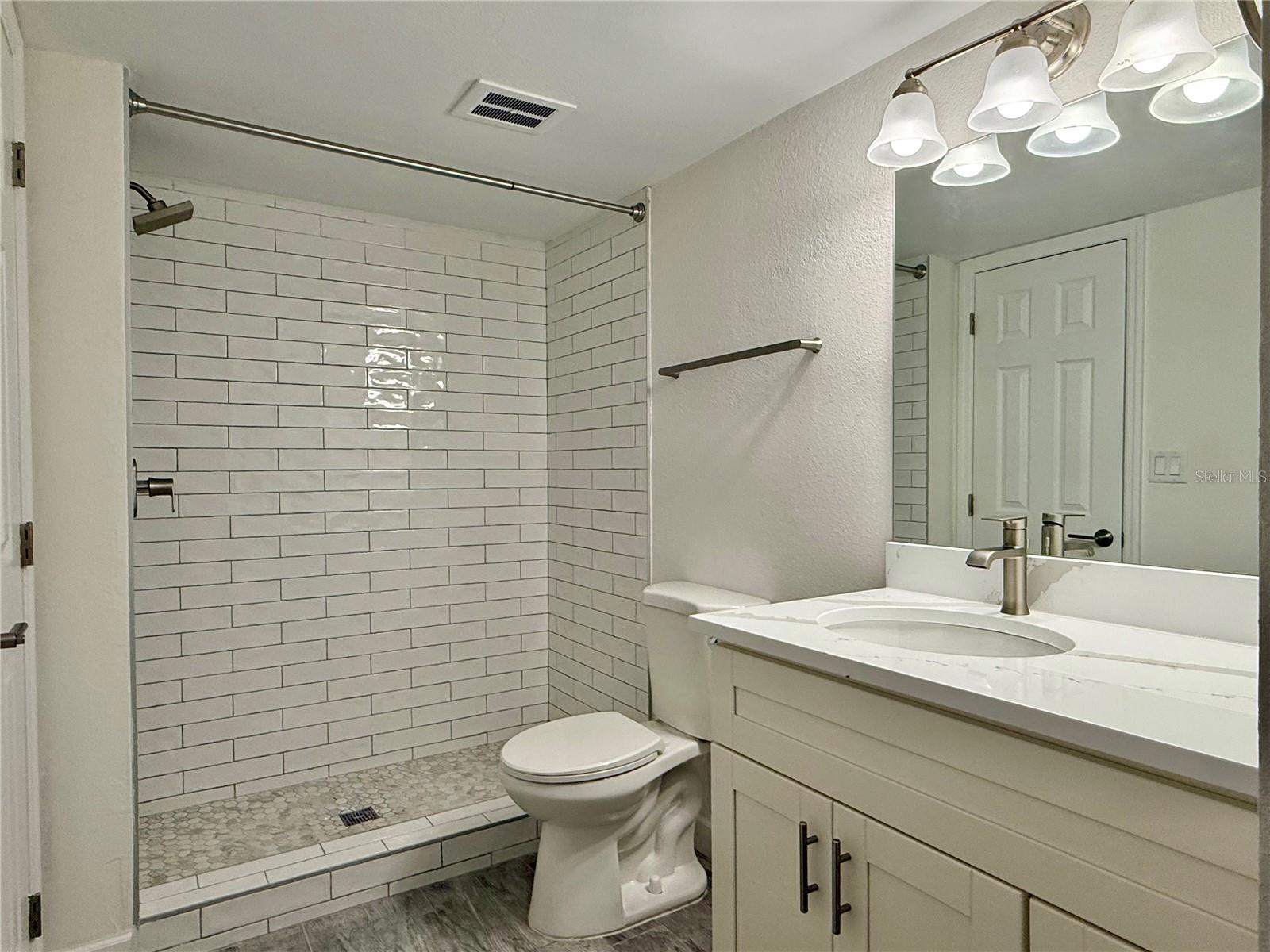 Image 16 of 35 For 4650 Cove Circle 108