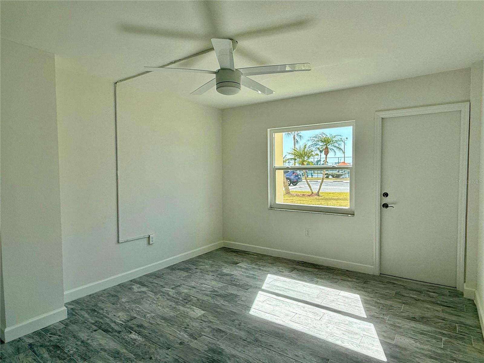 Image 19 of 35 For 4650 Cove Circle 108