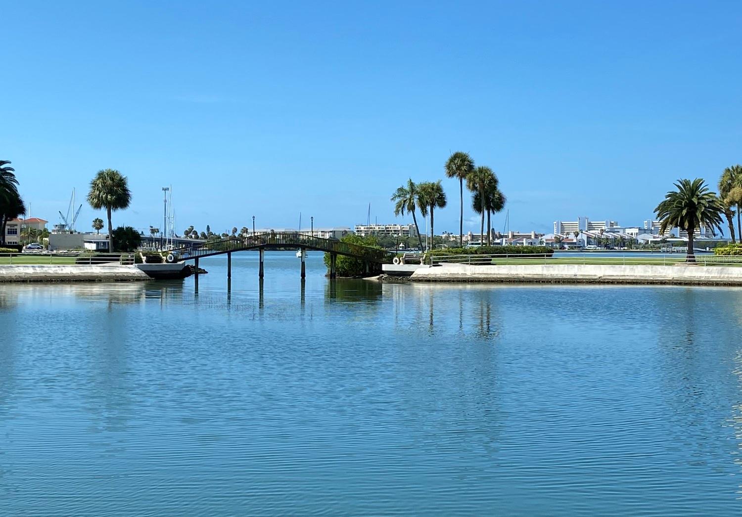 Image 32 of 35 For 4650 Cove Circle 108