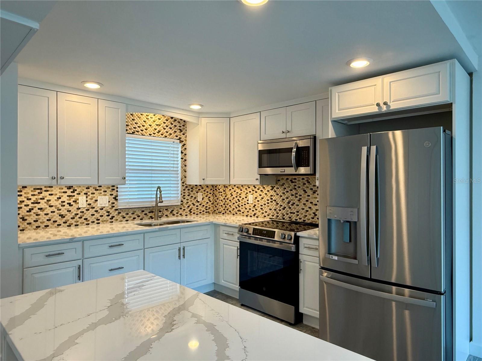 Image 4 of 35 For 4650 Cove Circle 108