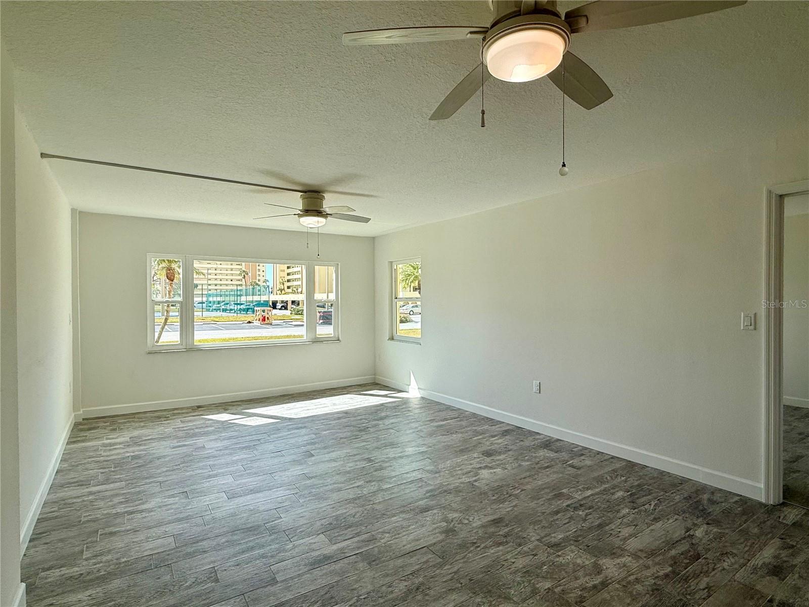 Image 9 of 35 For 4650 Cove Circle 108