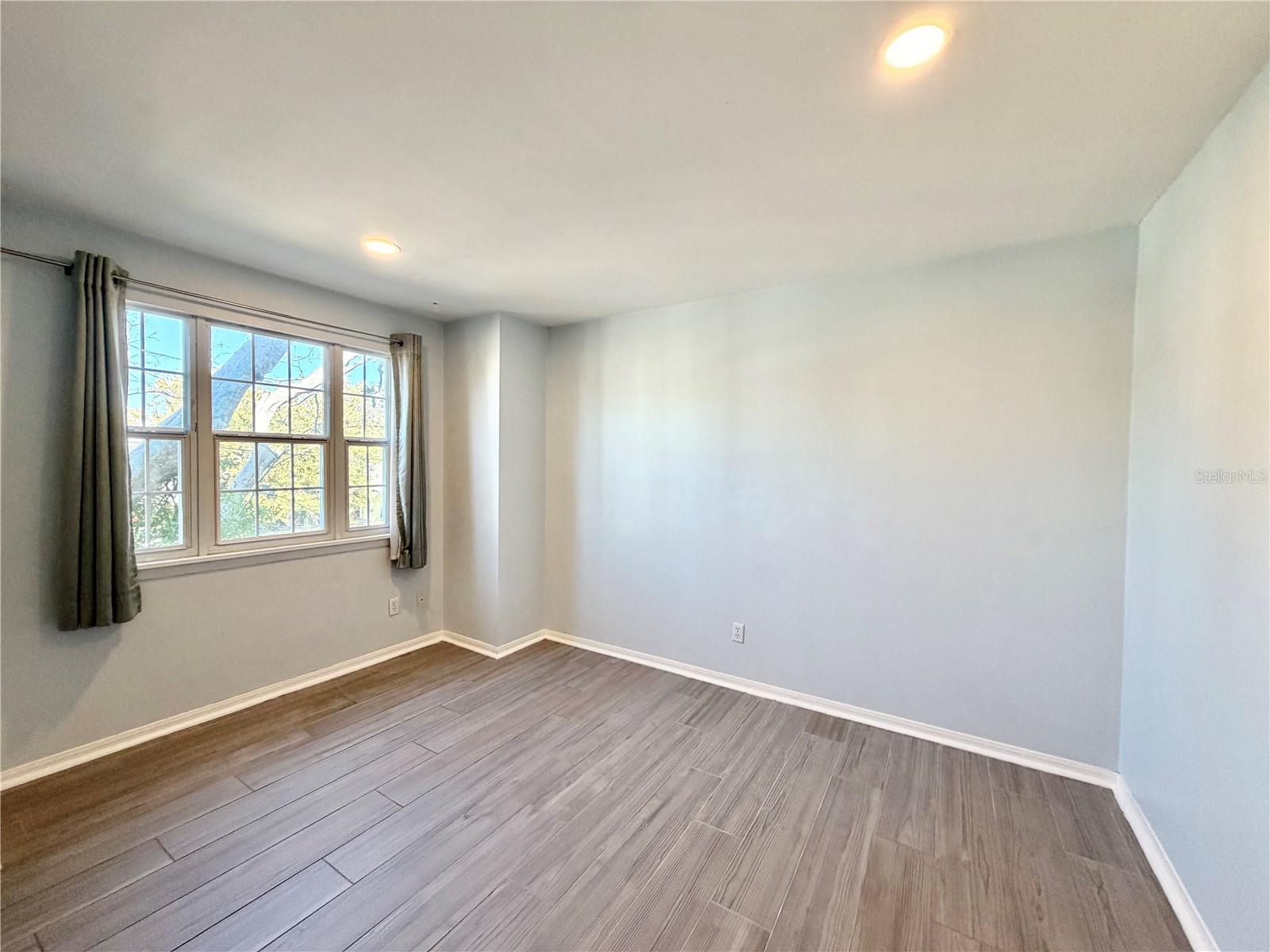 Image 10 of 14 For 3002 Cleveland Street B5