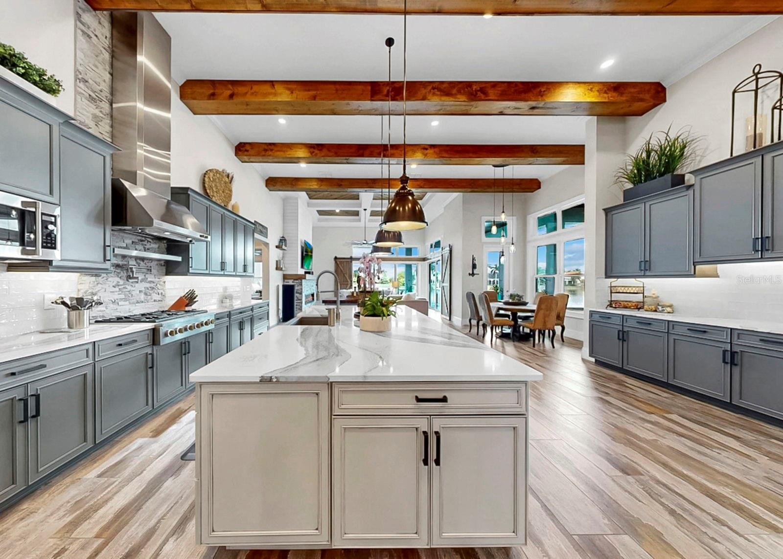 Listing photo id 10 for 813 Manns Harbor Drive